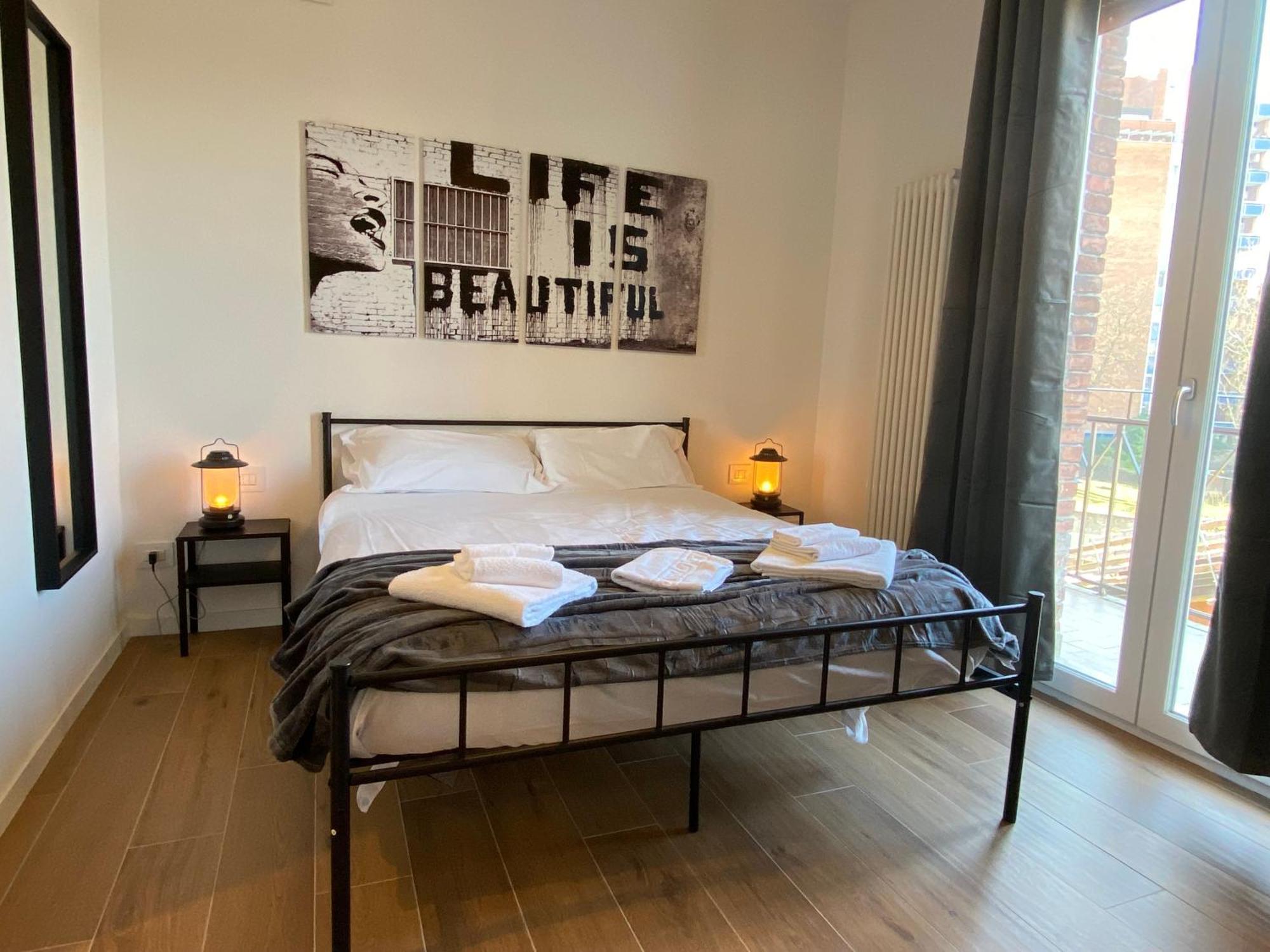 Avantgard Rooms Red Carpet Bologna Bagian luar foto