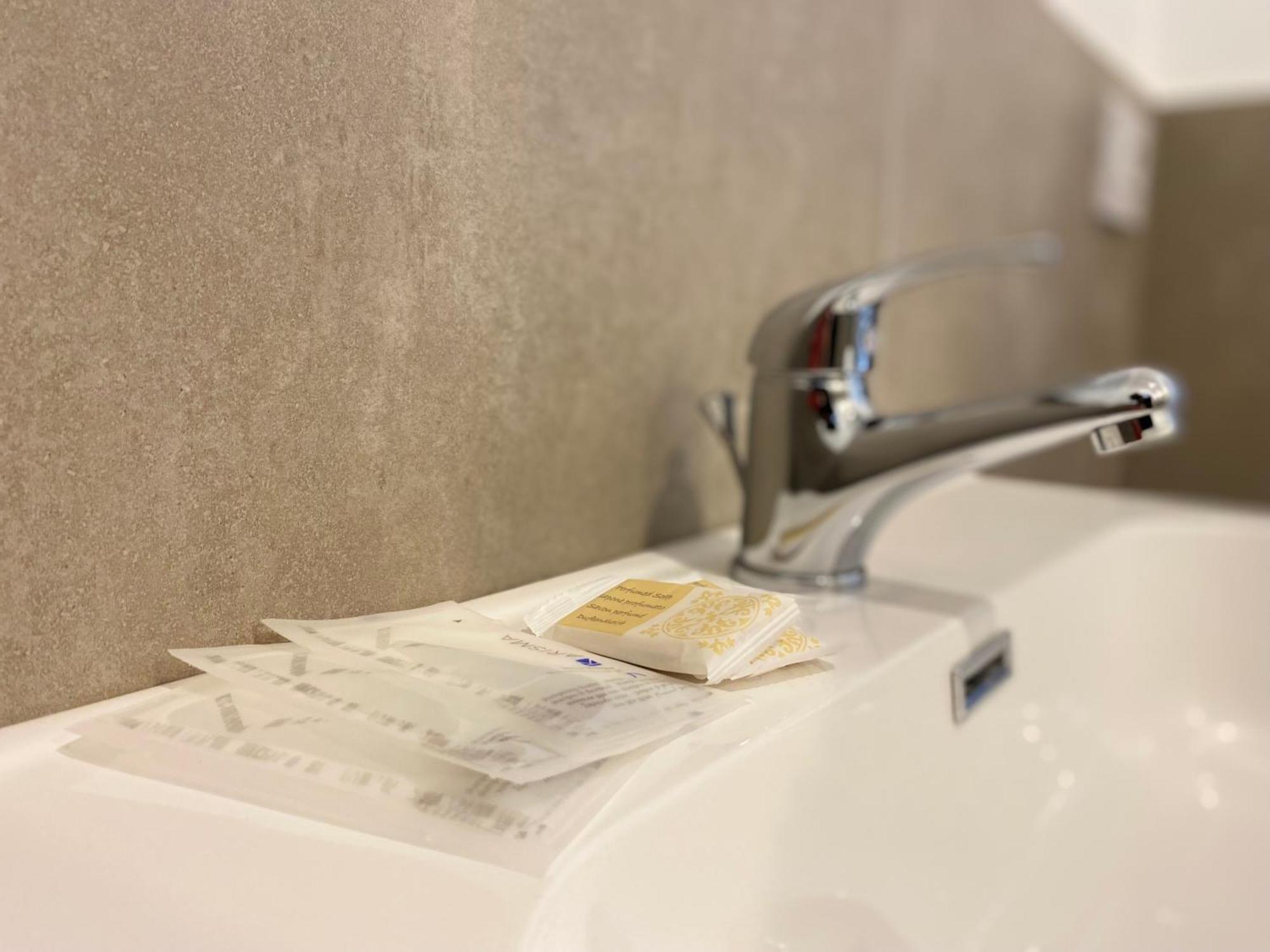 Avantgard Rooms Red Carpet Bologna Bagian luar foto