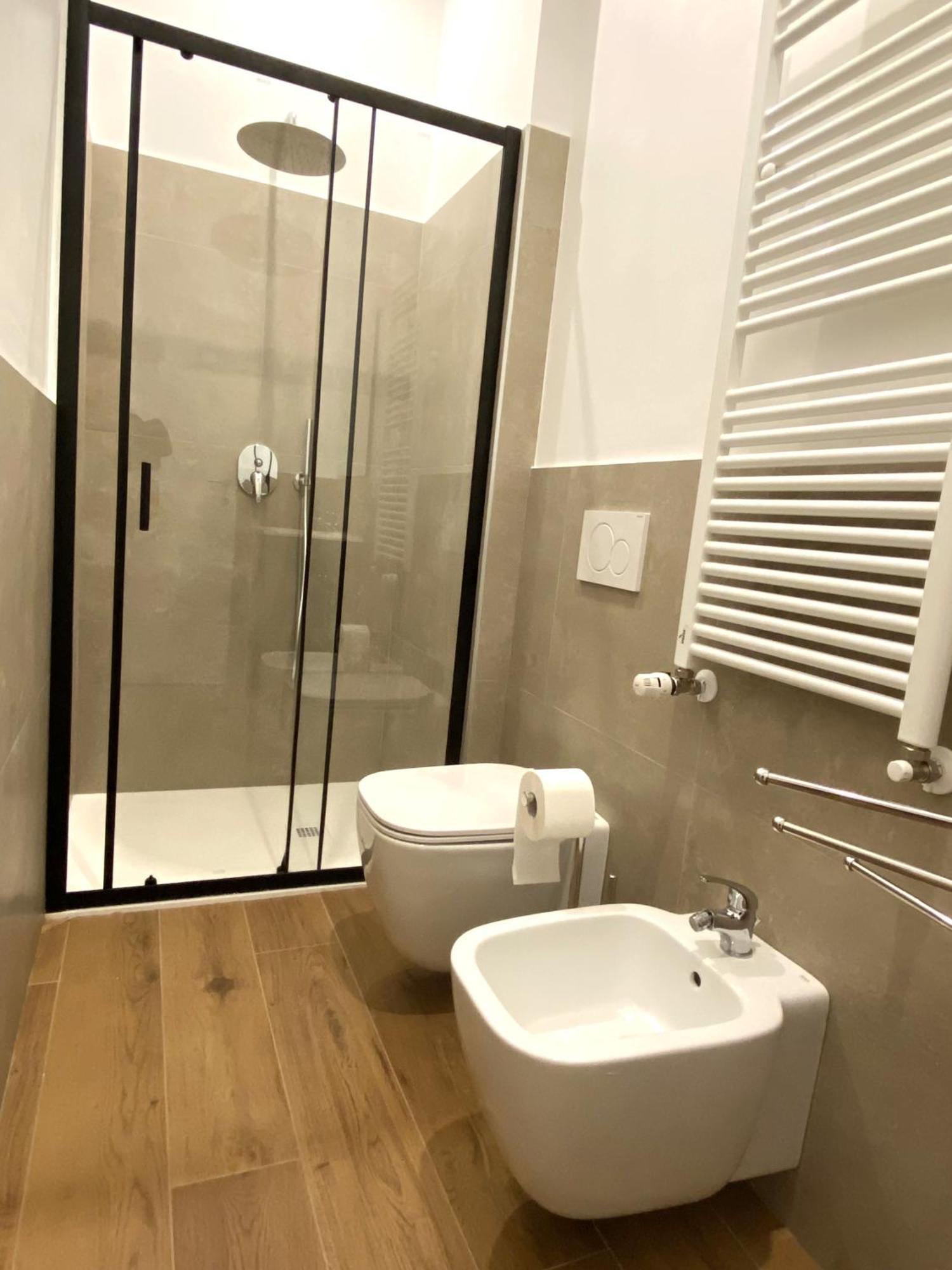 Avantgard Rooms Red Carpet Bologna Bagian luar foto
