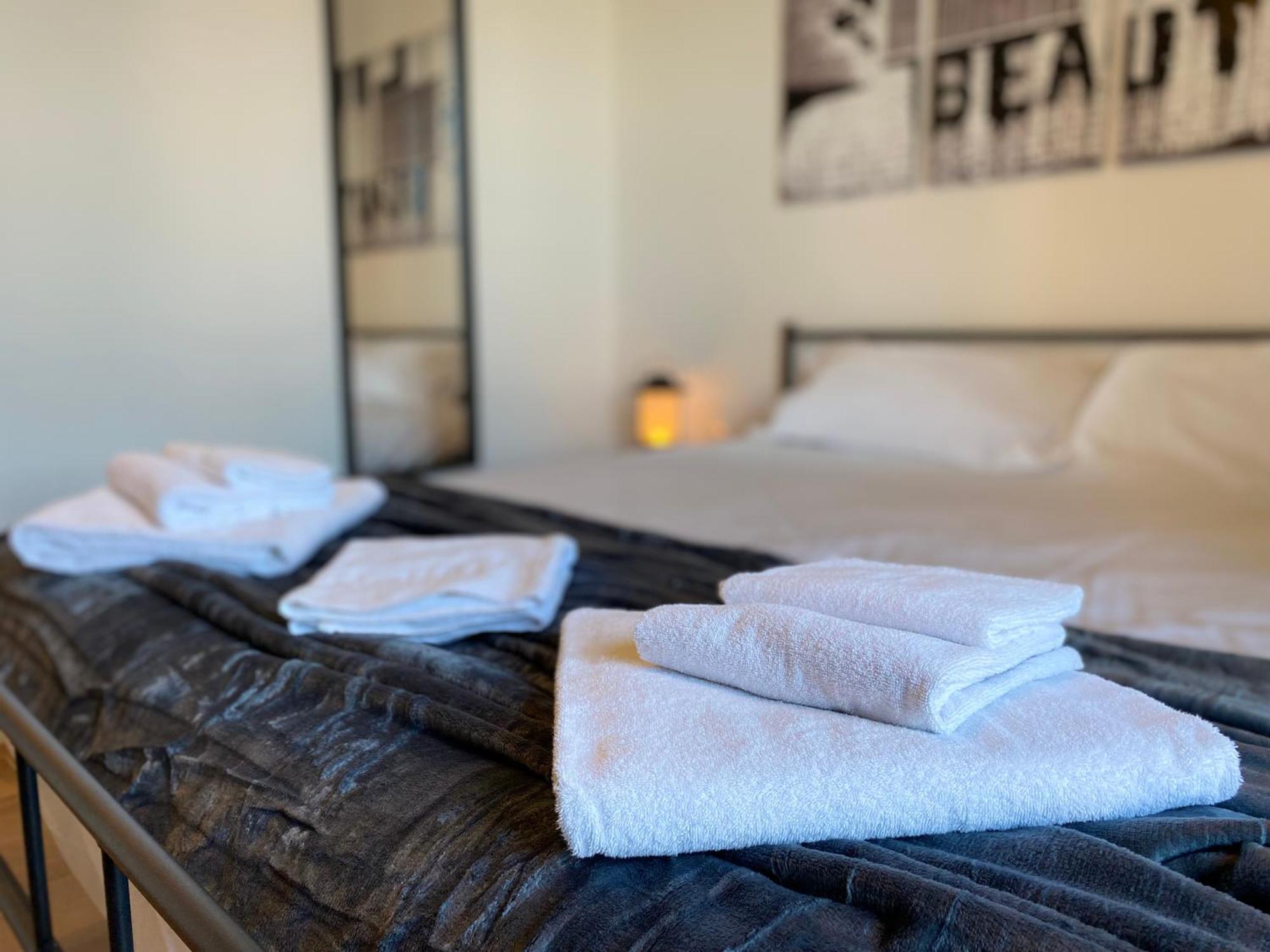 Avantgard Rooms Red Carpet Bologna Bagian luar foto