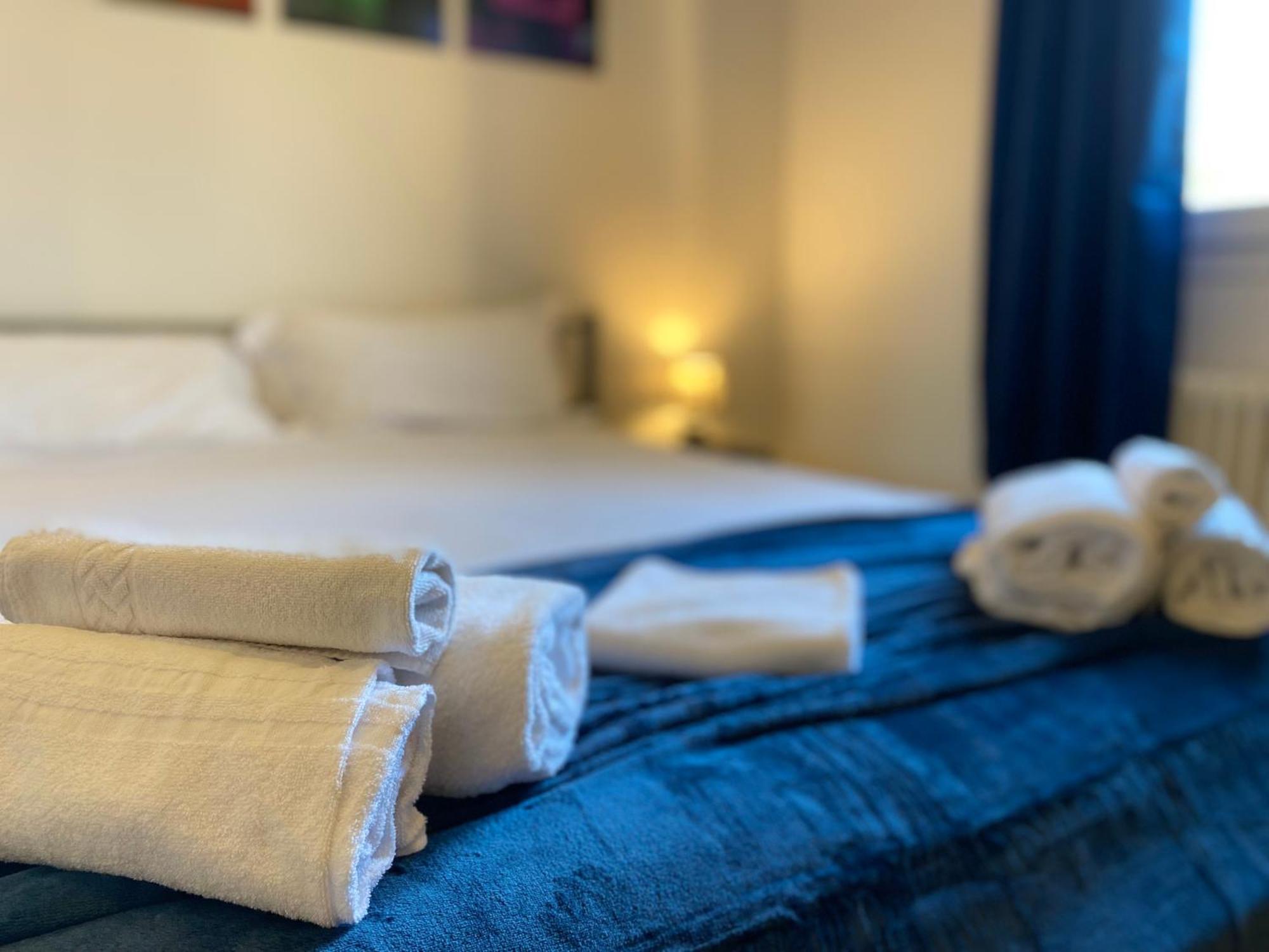 Avantgard Rooms Red Carpet Bologna Bagian luar foto