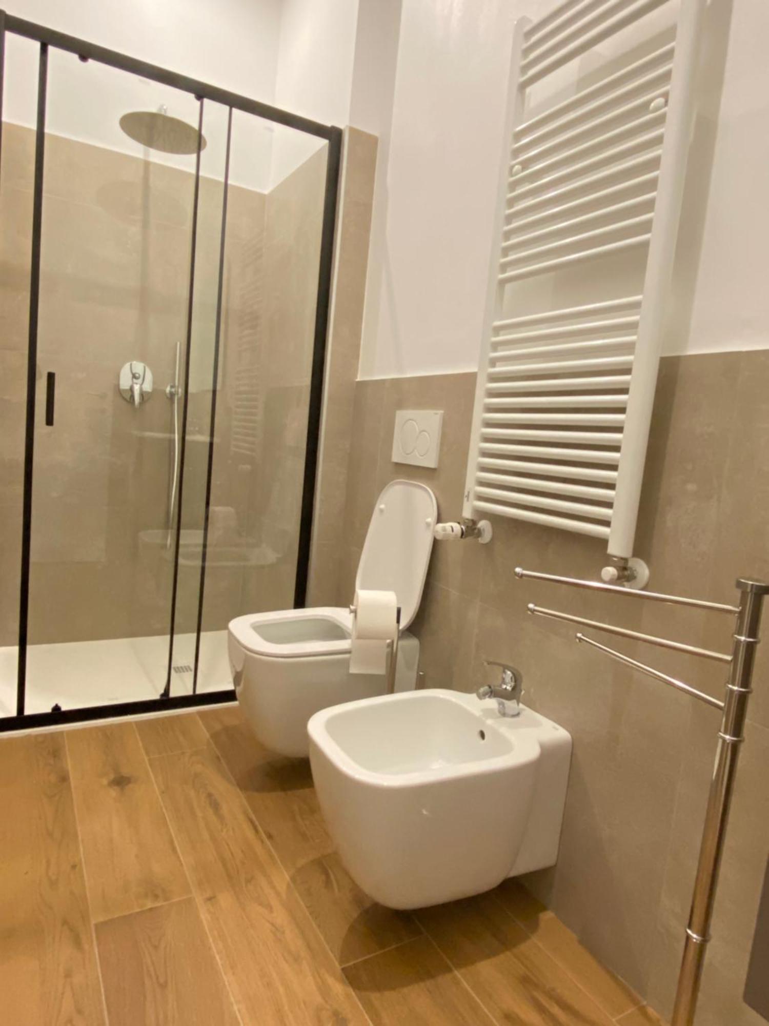 Avantgard Rooms Red Carpet Bologna Bagian luar foto