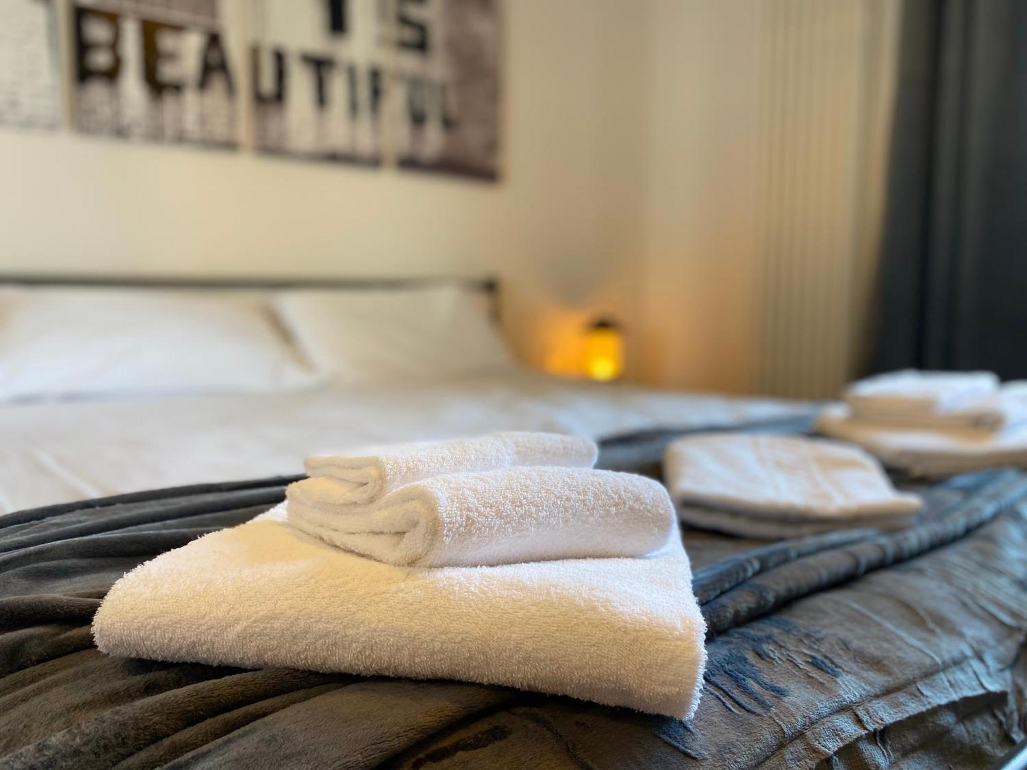 Avantgard Rooms Red Carpet Bologna Bagian luar foto